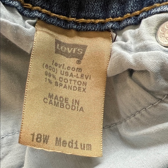 Levi's Women's Flare Jeans in Deep Blue - Picture 6 of 7